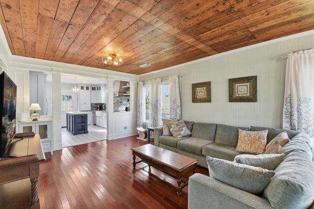 2415 38th Street, Galveston, TX 77550