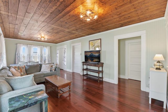 2415 38th Street, Galveston, TX 77550