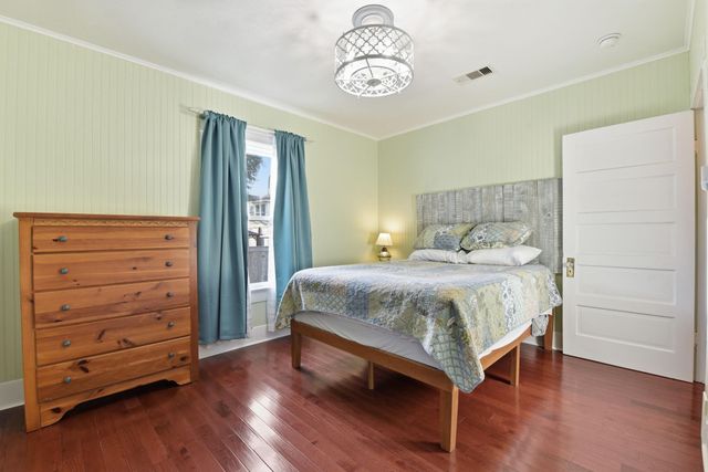 2415 38th Street, Galveston, TX 77550