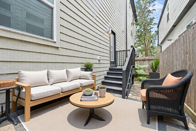 1333 W 22nd Street F, Houston, TX 77008