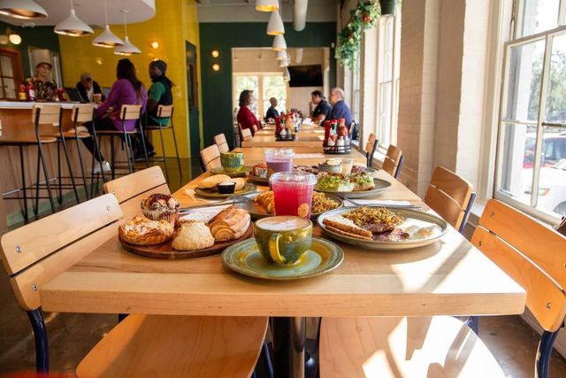 1333 W 22nd Street F, Houston, TX 77008