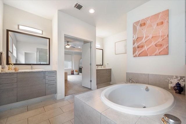 1333 W 22nd Street F, Houston, TX 77008