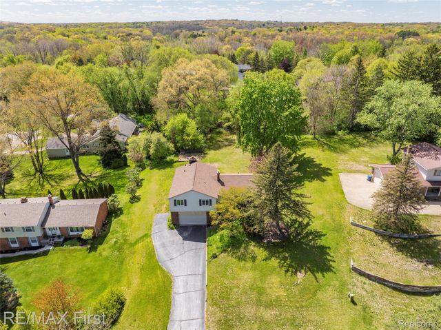3338 Serenity Road, Oakland Charter Township, MI 48363