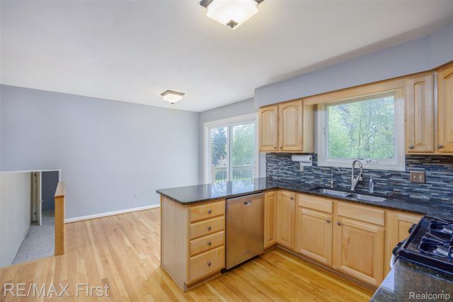 3338 Serenity Road, Oakland Charter Township, MI 48363
