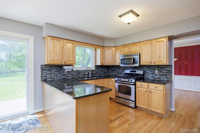 3338 Serenity Road, Oakland Charter Township, MI 48363