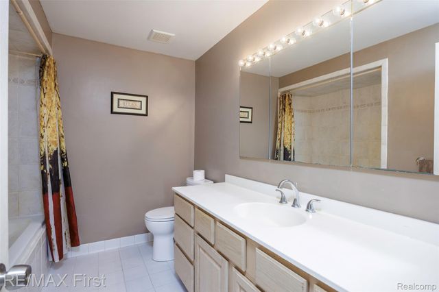 3338 Serenity Road, Oakland Charter Township, MI 48363