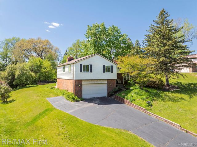 3338 Serenity Road, Oakland Charter Township, MI 48363