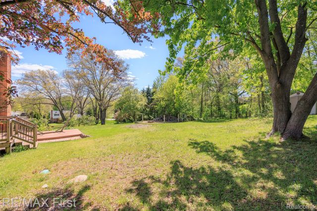 3338 Serenity Road, Oakland Charter Township, MI 48363
