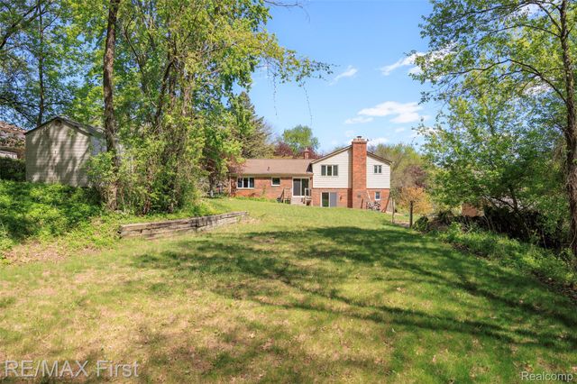 3338 Serenity Road, Oakland Charter Township, MI 48363