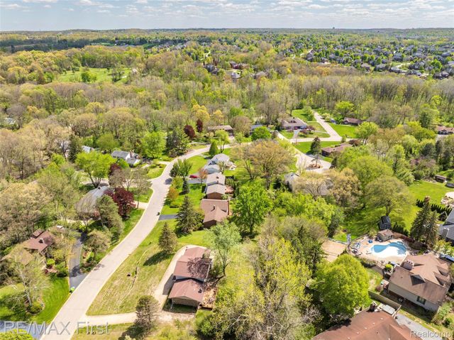 3338 Serenity Road, Oakland Charter Township, MI 48363