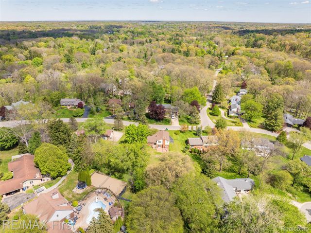 3338 Serenity Road, Oakland Charter Township, MI 48363