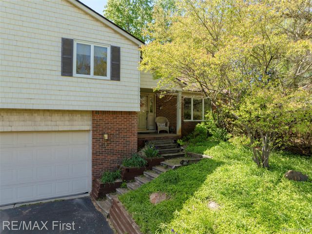 3338 Serenity Road, Oakland Charter Township, MI 48363
