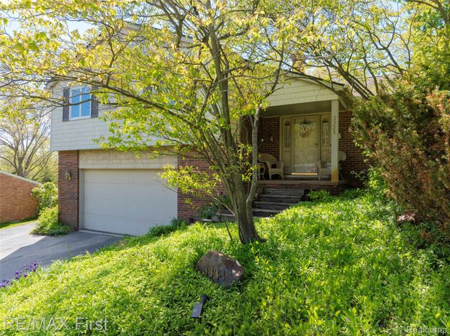 3338 Serenity Road, Oakland Charter Township, MI 48363