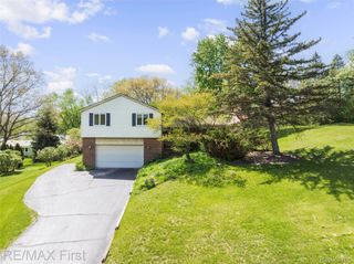 3338 Serenity Road, Oakland Charter Township, MI 48363