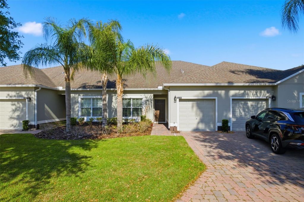 Image 1 of property listing at 3624 SOLANA CIRCLE B, Clermont, FL 34711