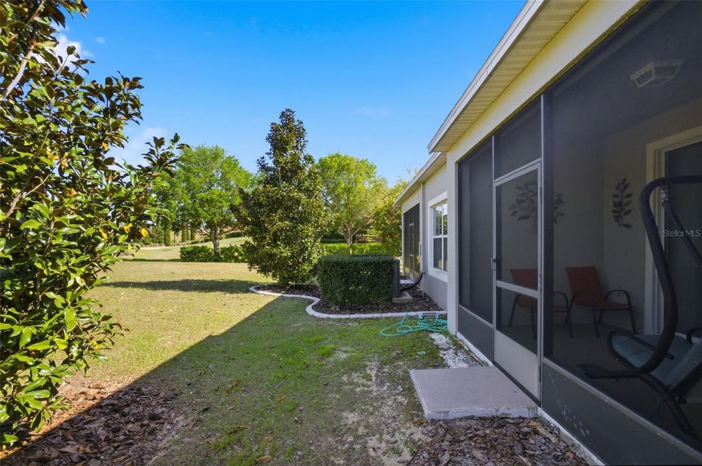 Image 25 of property listing at 3624 SOLANA CIRCLE B, Clermont, FL 34711