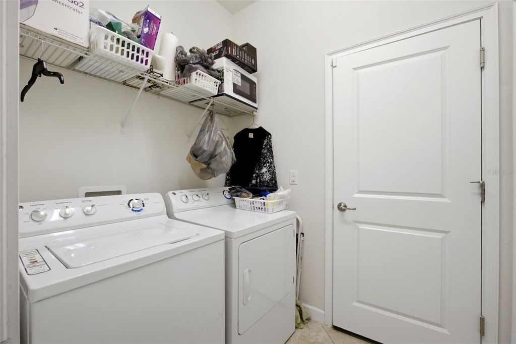 Image 8 of property listing at 3624 SOLANA CIRCLE B, Clermont, FL 34711