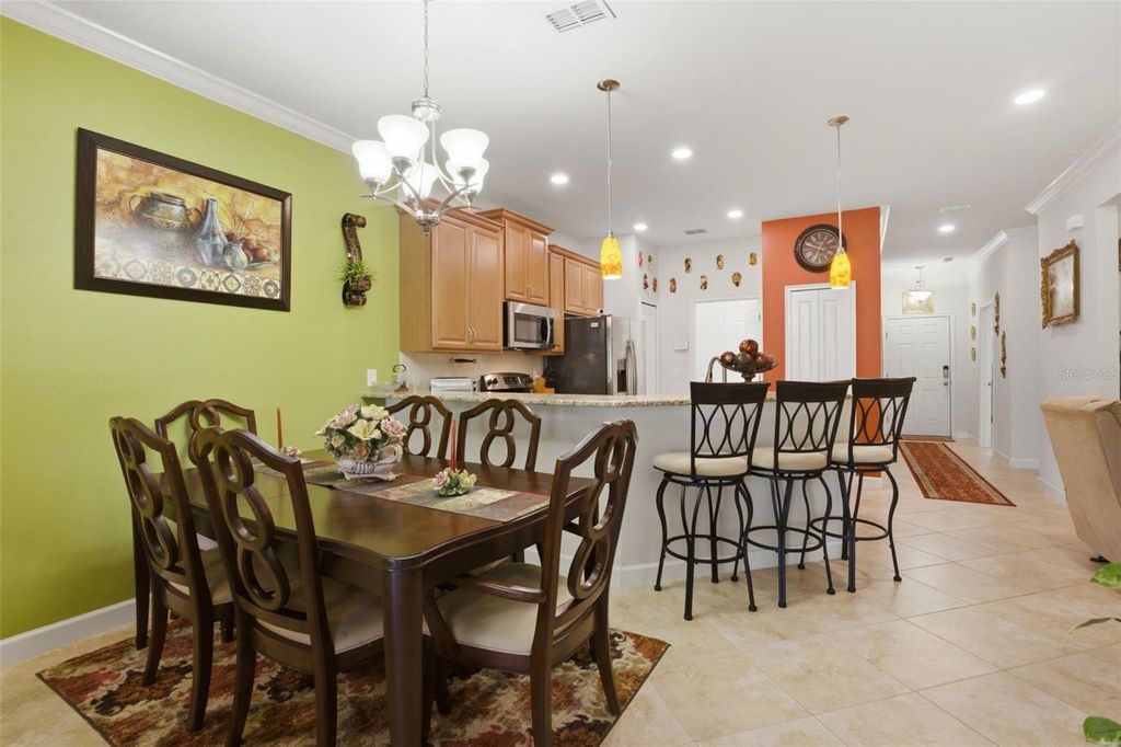 Image 10 of property listing at 3624 SOLANA CIRCLE B, Clermont, FL 34711