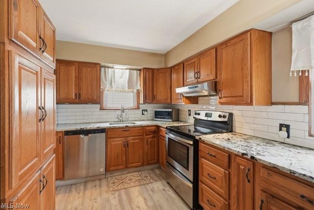 5066 W 6th Street, Brooklyn Heights, OH 44131