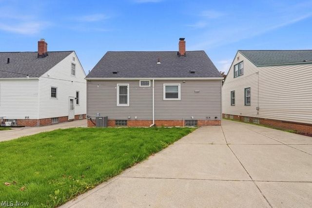 5066 W 6th Street, Brooklyn Heights, OH 44131