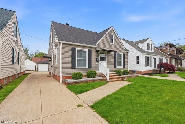 5066 W 6th Street, Brooklyn Heights, OH 44131