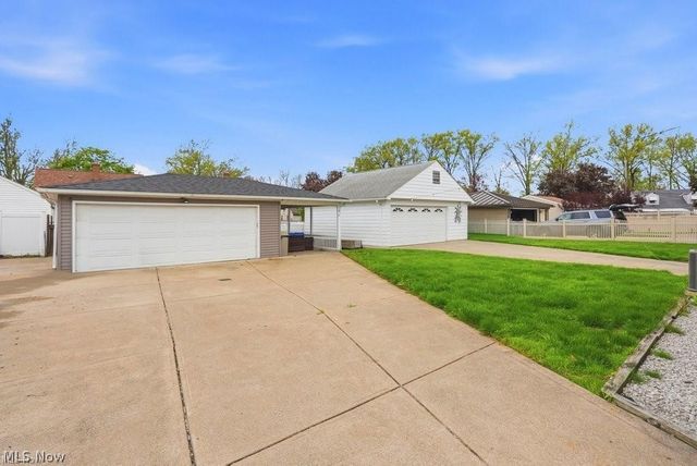 5066 W 6th Street, Brooklyn Heights, OH 44131