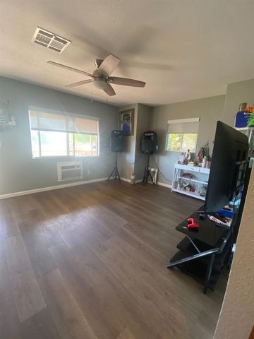 135 Stockton St, Manteca, CA 95337