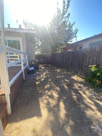 135 Stockton St, Manteca, CA 95337