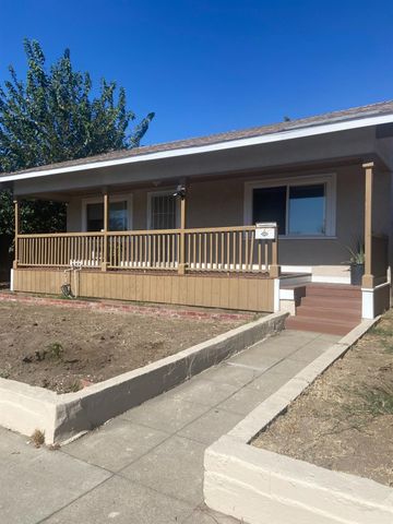 135 Stockton St, Manteca, CA 95337