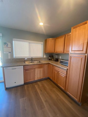 135 Stockton St, Manteca, CA 95337