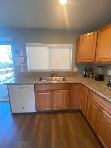 135 Stockton St, Manteca, CA 95337