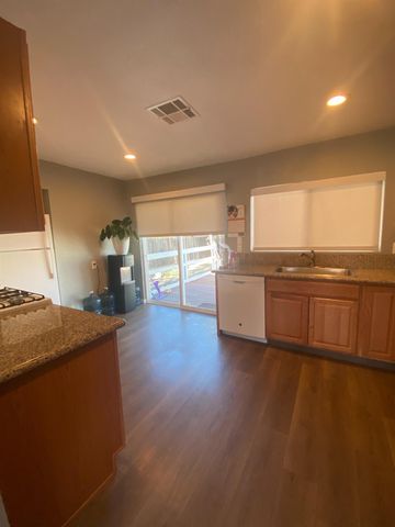 135 Stockton St, Manteca, CA 95337