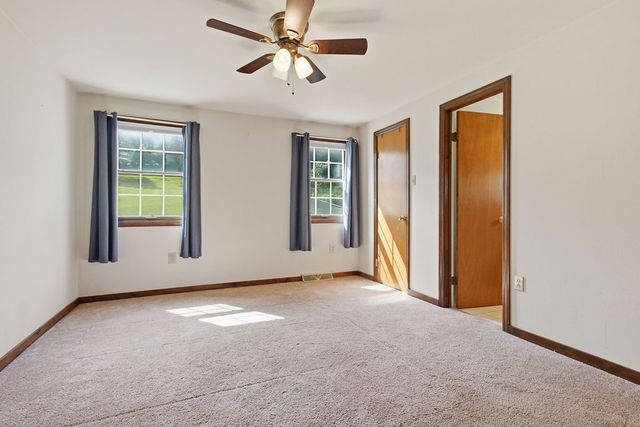 5701 Library Rd, Bethel Park, PA 15102