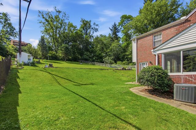 5701 Library Rd, Bethel Park, PA 15102