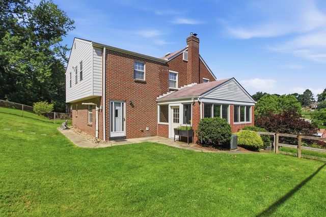 5701 Library Rd, Bethel Park, PA 15102