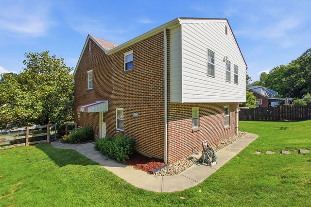 5701 Library Rd, Bethel Park, PA 15102
