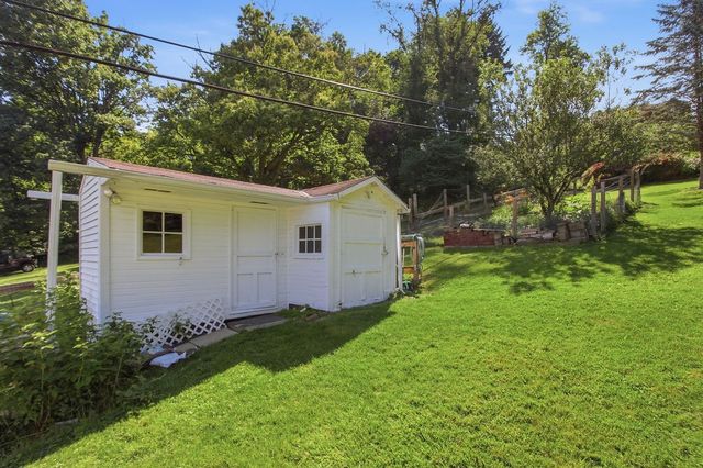 5701 Library Rd, Bethel Park, PA 15102