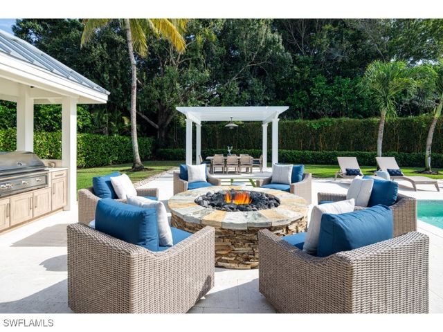 4042 Old Trail WAY, Naples, FL 34103