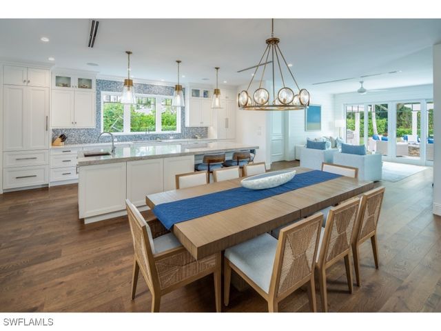 4042 Old Trail WAY, Naples, FL 34103