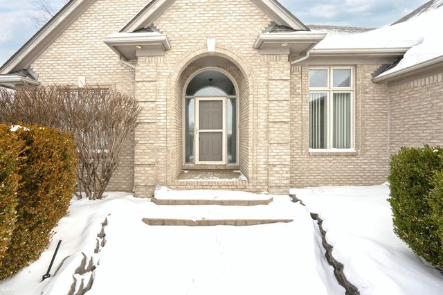 48498 Beacon Square Drive, Macomb Twp, MI 48044