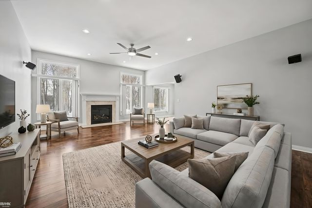 48498 Beacon Square Drive, Macomb Twp, MI 48044