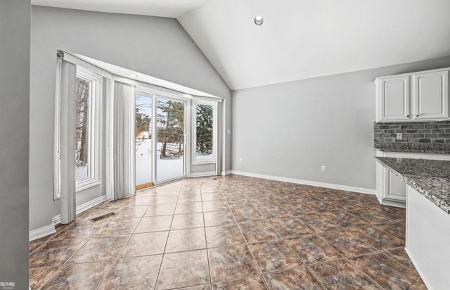 48498 Beacon Square Drive, Macomb Twp, MI 48044