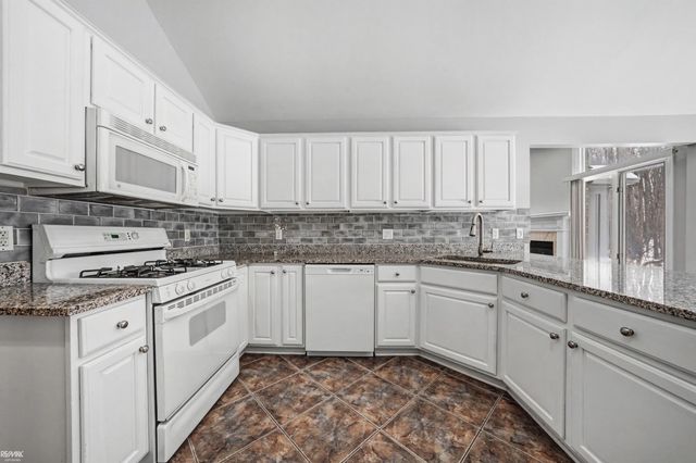 48498 Beacon Square Drive, Macomb Twp, MI 48044