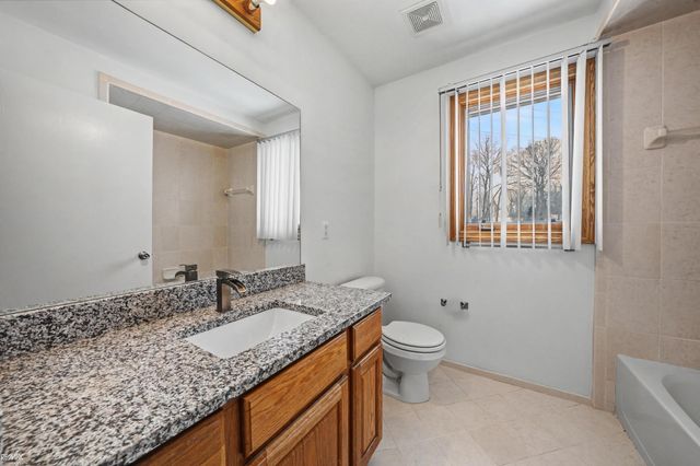 48498 Beacon Square Drive, Macomb Twp, MI 48044