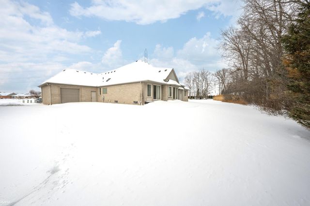 48498 Beacon Square Drive, Macomb Twp, MI 48044
