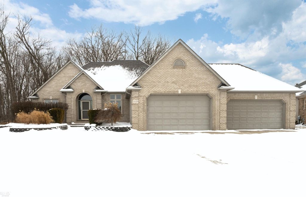48498 Beacon Square Drive, Macomb Twp, MI 48044