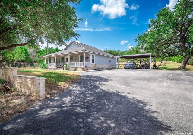 646 Appaloosa Dr, Fischer, TX 78623