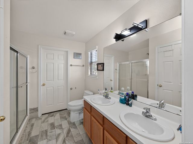 646 Appaloosa Dr, Fischer, TX 78623