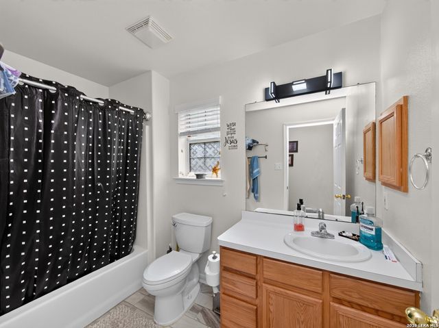646 Appaloosa Dr, Fischer, TX 78623