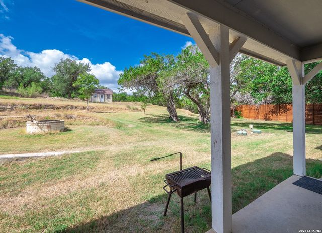 646 Appaloosa Dr, Fischer, TX 78623